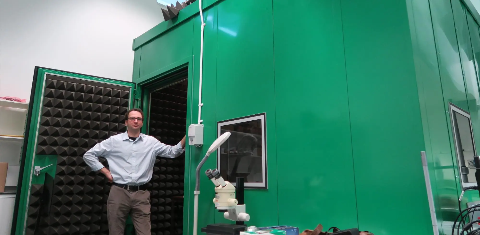 Dr Tobias Reichenbach in the lab